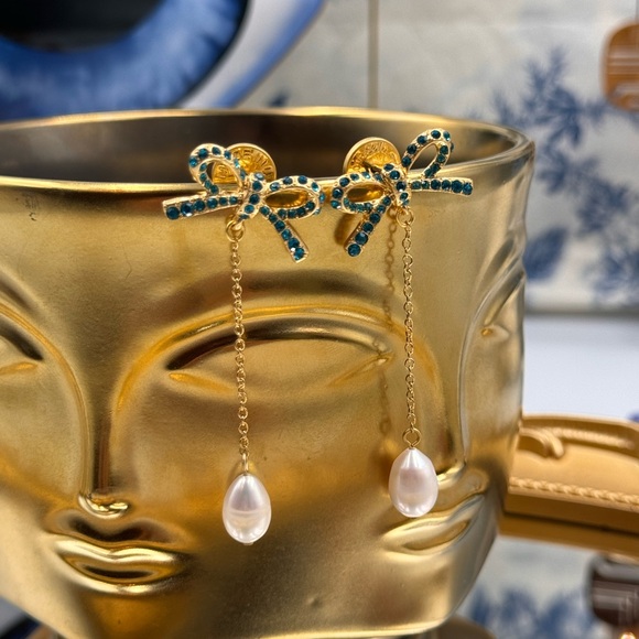 🆕 OSCAR DE LA RENTA 🧿 NWOT Swarovski Blue Crystal Bow Pearl Drop Earrings - Picture 13 of 15